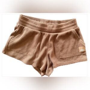 ALO Yoga Women's Brown Shorts Weekend Escape